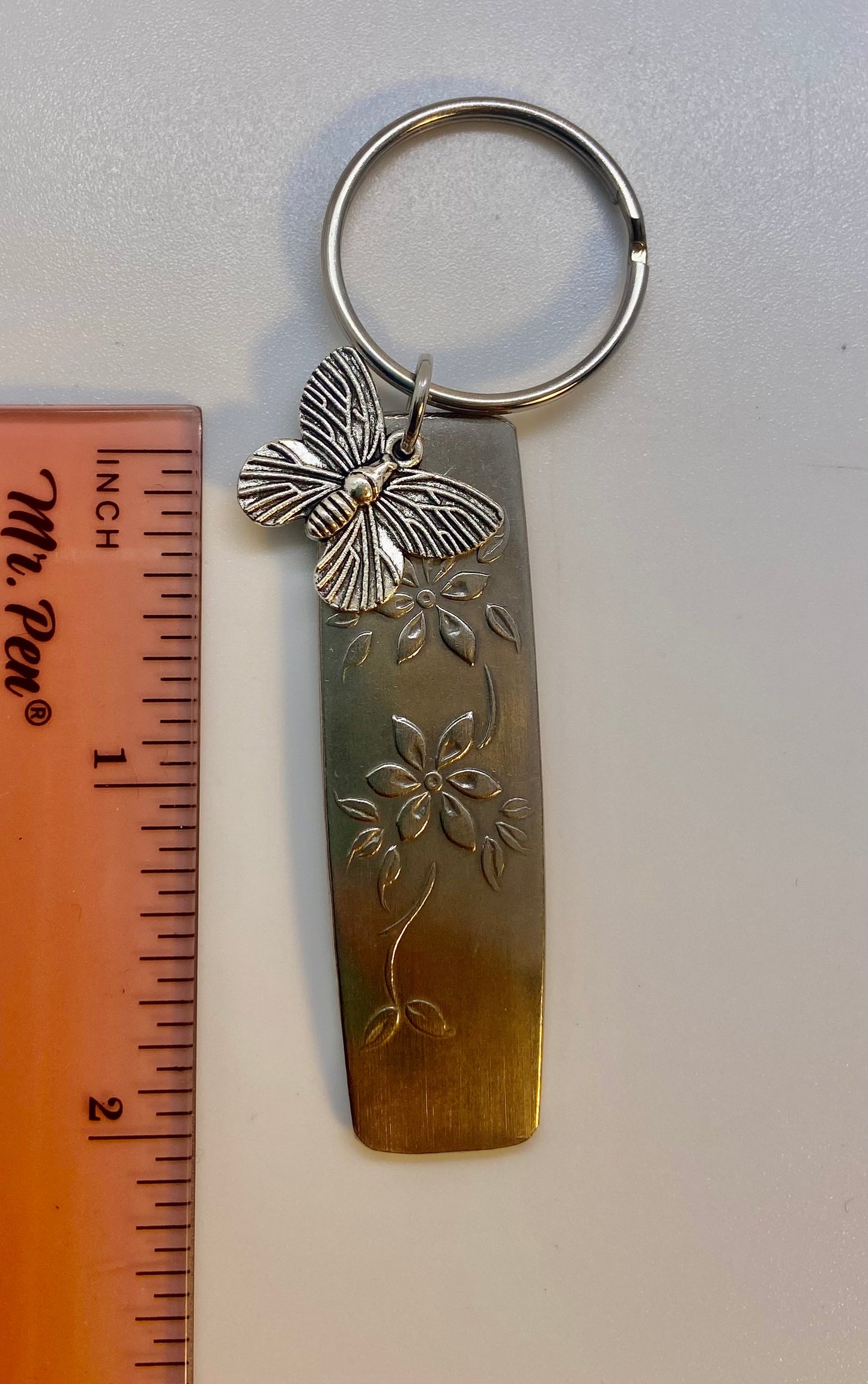 Flower keychain with butterfly (109)
